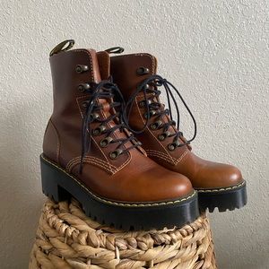 Doc marten Leona leather heeled boots